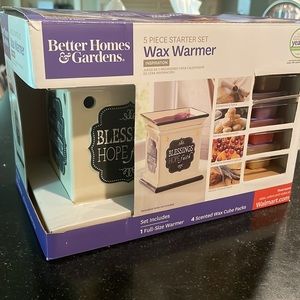 New Better Homes and Garden Wax Warmer with 4 scented cube packs!